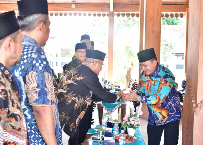 Plt Bupati Pekalongan Soroti Pentingnya Peran Purnakaryawan Pendidikan dalam Pembentukan Karakter Generasi
