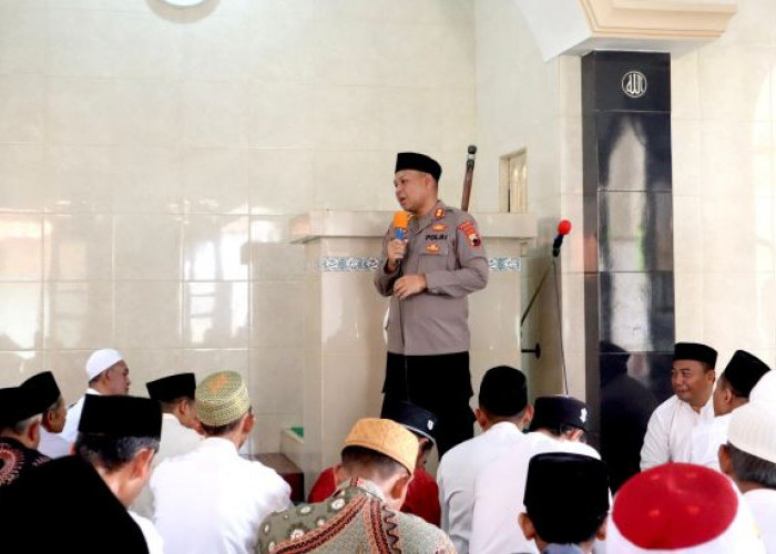 Sholat Jumat Bersama Warga Desa Bligorejo, Kapolres Pekalongan Tekankan Ini