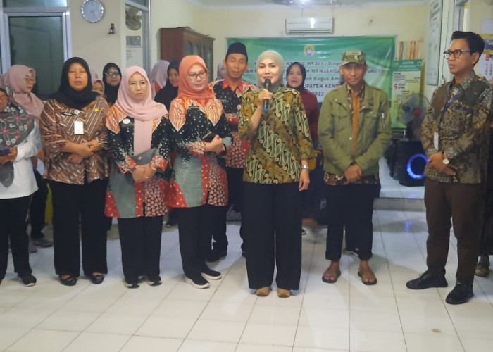 Tinjau 3 Lokasi Pasca Banjir, Bupati Kendal Pastikan Warga Sehat dan Dokumen Aman