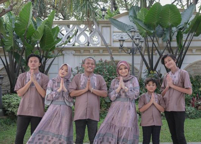 6 Rekomendasi Baju Sarimbit Keluarga Modern dengan Tren Fashion Ramadhan Terbaru 2024