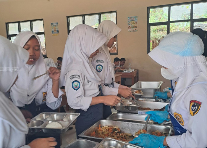 Terinspirasi Sistem Makan Sekolah Jepang, MBG Prasmanan Mulai Diuji di Batang