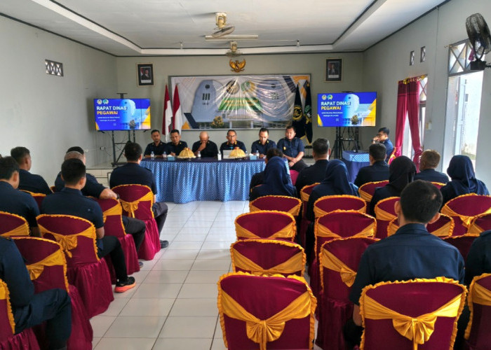 Kalapas Pekalongan Pimpin Rapat Dinas Pegawai, Tekankan Zero Halinar dan Optimalisasi Pelayanan
