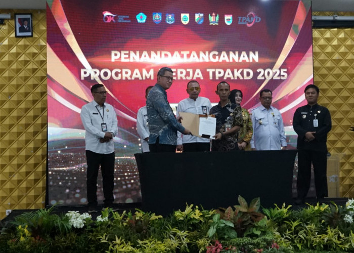 Pj Sekda Kabupaten Pekalongan Hadiri Pleno TPAKD Eks Karesidenan Pekalongan 2025