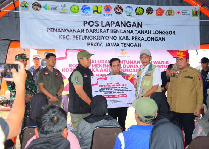 Pemkab Pekalongan Dampingi Wamensos RI Salurkan Santunan dan Bantuan untuk Korban Longsor Petungkriyono