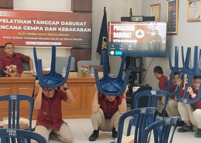 Petugas dan Warga Binaan Rutan Pekalongan Dilatih Tanggap Darurat Bencana Gempa dan Kebakaran