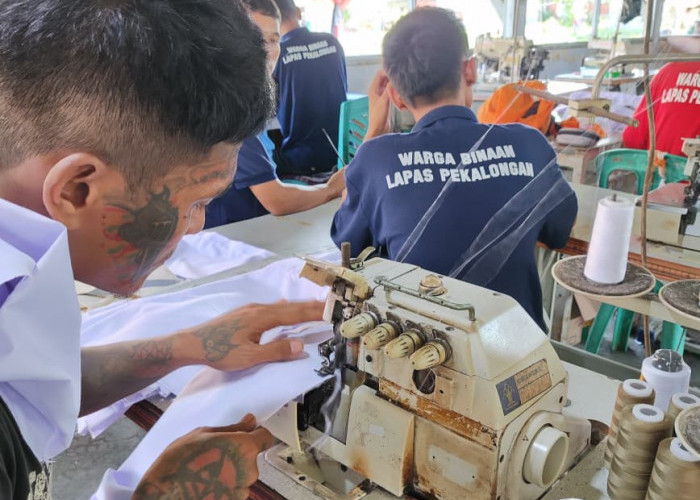 Warga Binaan Lapas Pekalongan Garap Pesanan Seragam Sekolah, Wujudkan Pembinaan Produktif