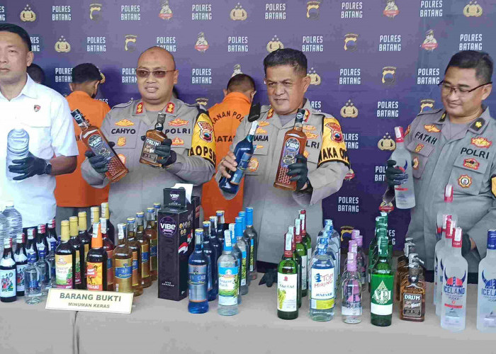 Selama Ramadhan, Ribuan Botol Miras Disita Jajaran Polres Batang dari Sejumlah Pedagang 