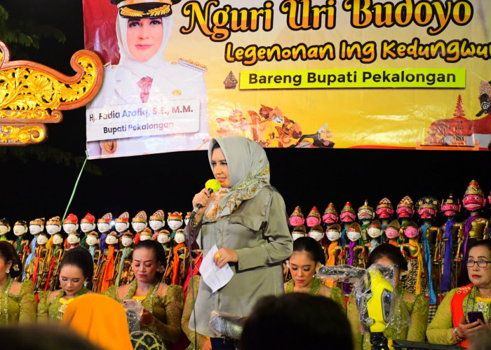 Bupati Fadia Hadiri Sedekah Bumi di Desa Tangkil Kulon, Wayang Golek Sarana Edukasi Pelestarian Budaya