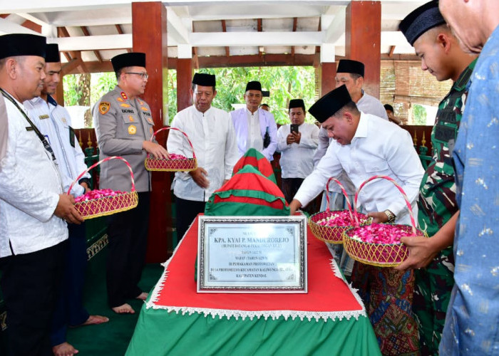 Ziarah Makam Pangeran Mandurorejo, Plt Bupati Pekalongan Sukirman Tekankan Pentingnya Merawat Sejarah