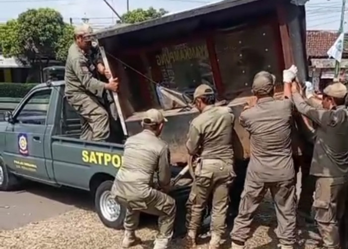 Satpol PP Kabupaten Pekalongan Tertibkan Lapak Liar di Gemek, Penataan Kawasan Terus Berlanjut