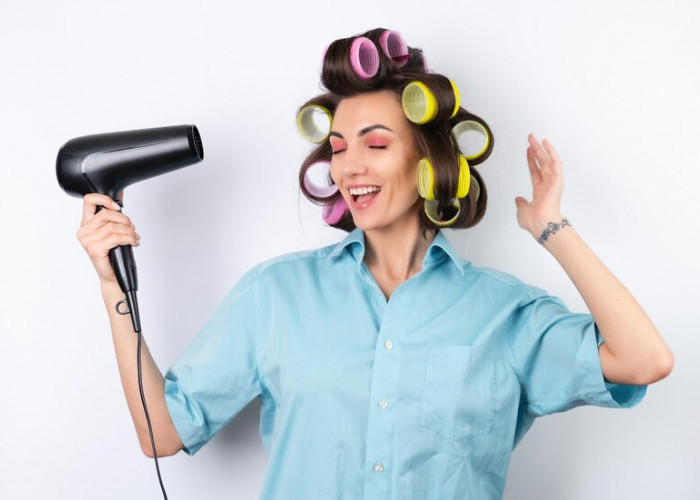 6 Tips Menggunakan Hair Dryer Biar Rambut Ngga Cepat Rusak, Terhindar dari Rambut Kering dan Mudah Patah 