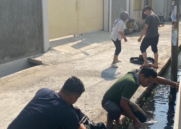 Komitmen Jaga Lingkungan Bersih, Hotel Santika Pekalongan Libatkan Karyawan Kerja Bakti Cegah Banjir
