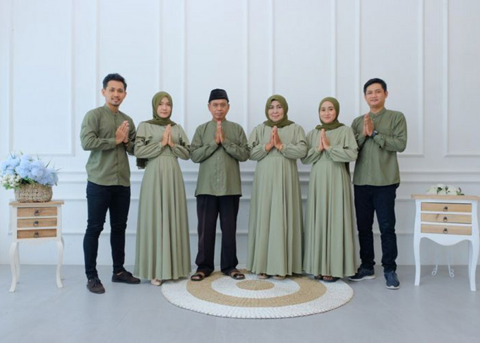 5 Model Baju Sarimbit untuk Lebaran 2024: Keluarga Besar Semakin Bersinar dengan Tren Fashion Ramadhan Terbaru