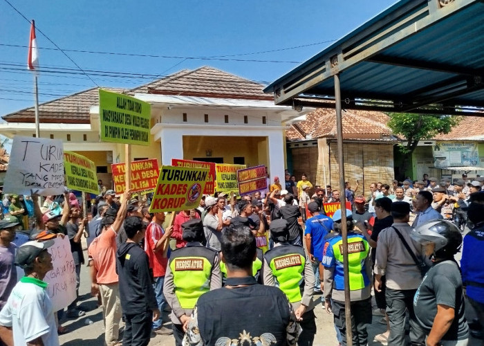 Ratusan Warga Tuntut Kades Wuled Mundur dari Jabatan, Diduga Jual Tanah Bengkok