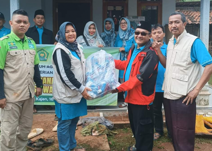 Ikatan Penyuluh Agama RI (IPARI) Beri Bantuan Korban Banjir Bandang di Desa Wangandowo