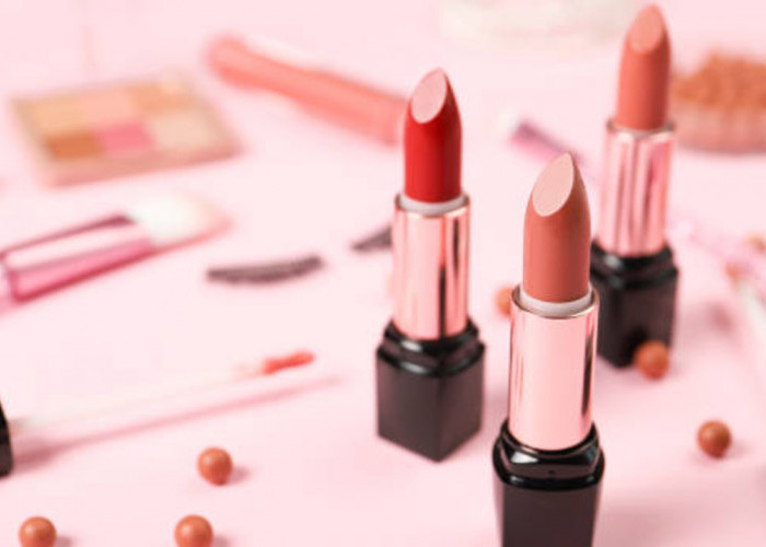 5 Rekomendasi Lipstik Bibir Kering dan Hitam yang Tahan Lama dan Anti Luntur