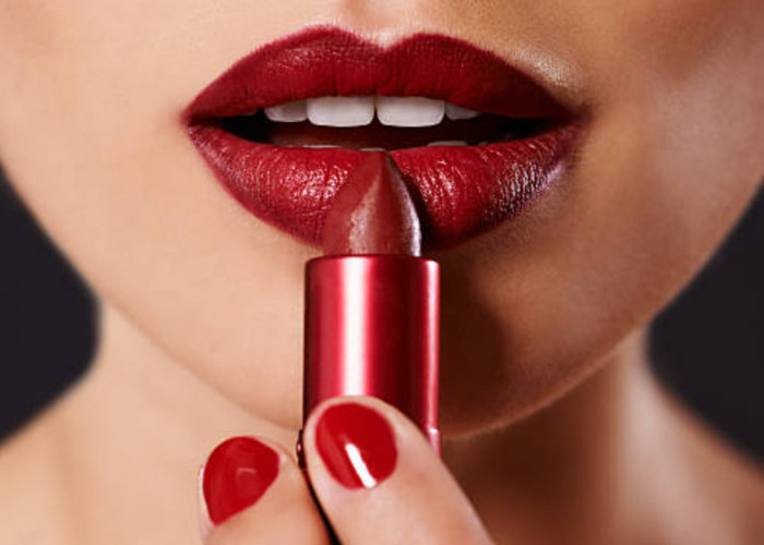 Ini Dia 5 Lipstik Transferproof untuk Bibir Kering dan Hitam, Harganya Ramah Di Kantong
