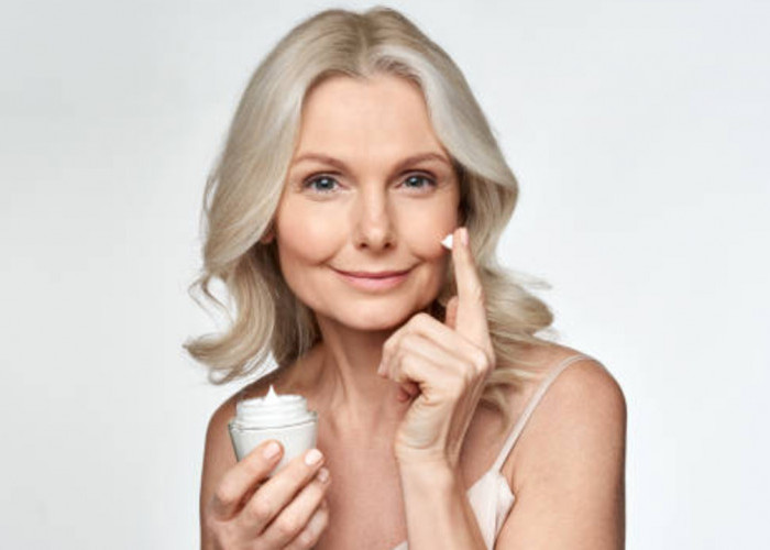 5 Moisturizer Wardah untuk Usia 50 Tahun Ke Atas yang Bikin Kulit Lembab