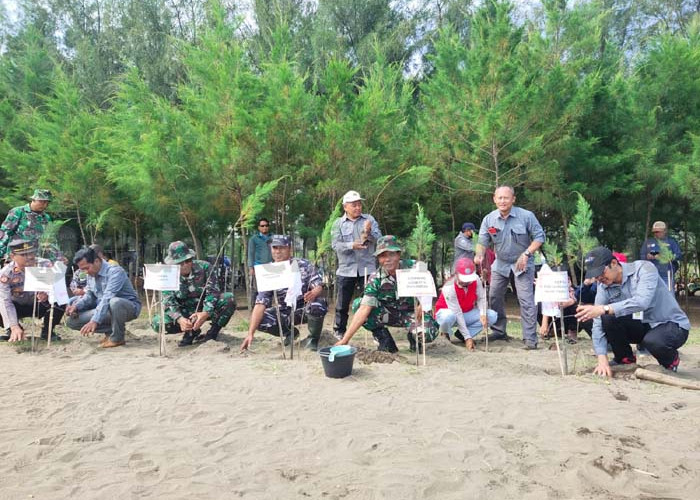 Hijaukan Pantai Wonokerto