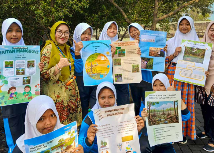 Menumbuhkan Literasi Lingkungan Siswa SMPN 12 Pekalongan, Dari Hutan Mangrove ke Poster