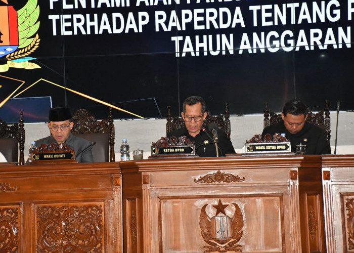 Wakil Bupati Sukirman Hadiri Rapat Paripurna Bahas Pandangan Fraksi terhadap Perubahan APBD 2025
