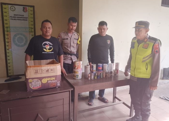 Polsek Karangdadap Amankan 17 Petasan Besar saat Patroli, Siap Diledakkan di Pinggir Jalan