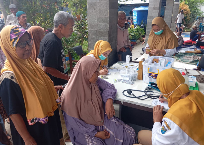 Antisipasi Penyakit Pasca Banjir, Dinkes Pekalongan Intensifkan Layanan Kesehatan di Pengungsian