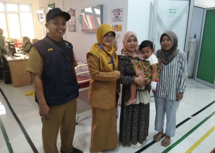 Viral Diberitakan Terlantar, Keluarga Balita Korban Keracunan MBG di Batang Beri Klarifikasi