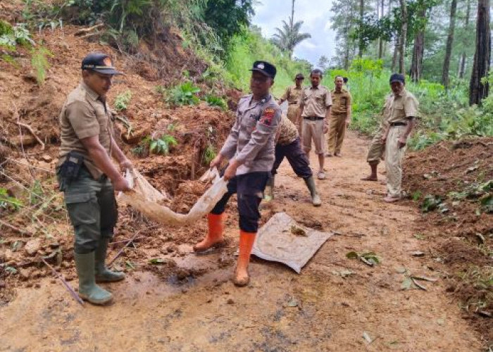 Tanah Longsor, Dukuh Kumenyep Kabupaten Pekalongan Terisolir