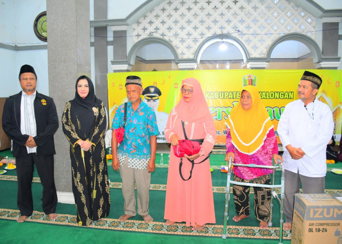 Kabupaten Bersholawat di Wiradesa, Bupati Fadia Arafiq Salurkan Bantuan Untuk Disabilitas dan Lansia