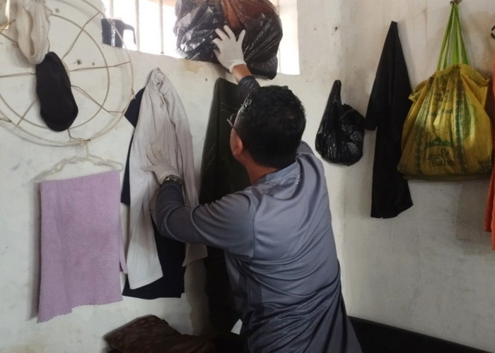 Perkuat Keamanan dan Ketertiban, Lapas Pekalongan Gelar Penggeledahan Kamar Hunian