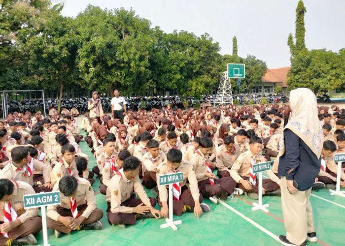 Praktikkan Demokrasi di Madrasah, KPU Batang Ajak Pemilih Pemula MAN Batang Suarakan Pilihan di Pilkada 2024