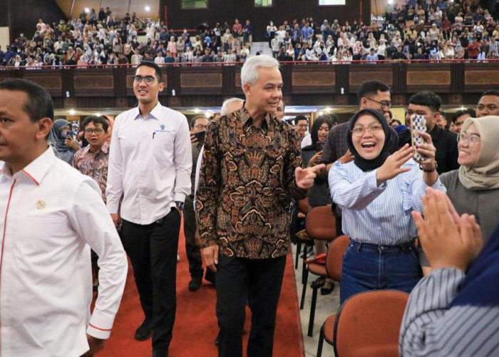 Beri Pembekalan 3150 Calon Wisudawan UGM, Ganjar Cerita Masa Susah Zaman Kuliah