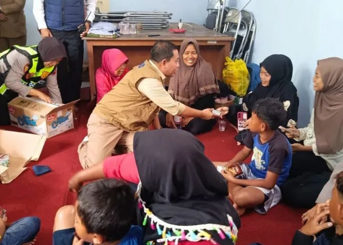 Wakil Bupati Pekalongan Tinjau Pengungsi Banjir di Desa Pait Siwalan, Pastikan Penanganan & Evaluasi Penyebab