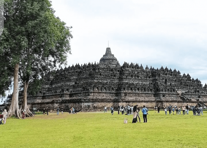 Catat Baik-Baik Ya! 5 Do's and Don'ts saat Mengunjungi Candi Borobudur