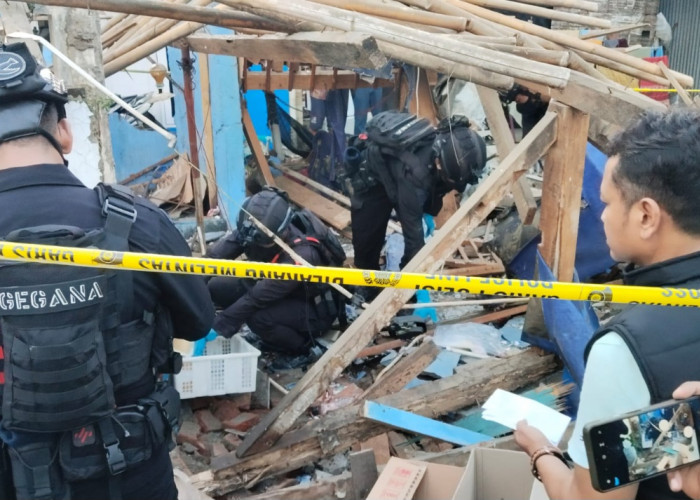Insiden Tragis di Pekalongan: Petasan Jumbo Meledak ketika Dirakit, Rumah Rata Tanah dan 9 Remaja Terluka