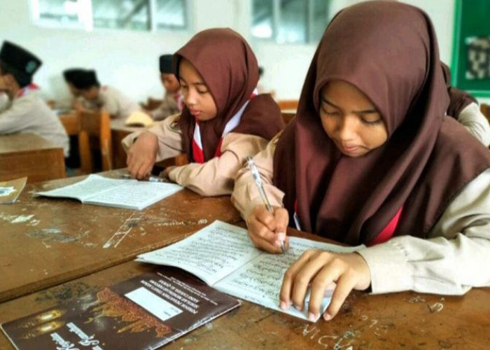 SMP Sains Cahaya Al Quran Perkuat Pendidikan Berbasis Teknologi