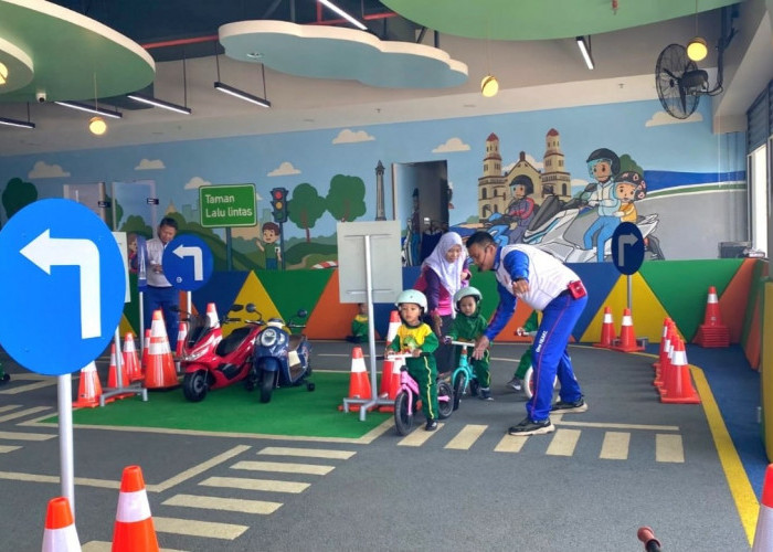 Senyum si Kecil, Prioritas Utama di Jalan Raya