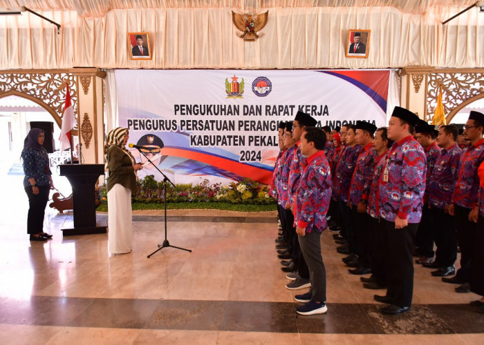 Bupati Fadia Arafiq Kukuhkan Pengurus PPDI Kabupaten Pekalongan Masa Bhakti 2023-2028