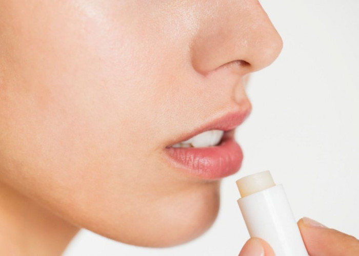 5 Merk Lip Balm yang Cocok untuk Bibir Hitam dan Kering, Bikin Cantik!
