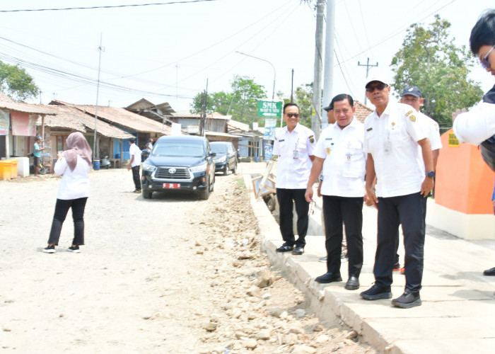 Plt Bupati Pekalongan Sukirman Tinjau Perbaikan Jalan dan Drainase di Tirto