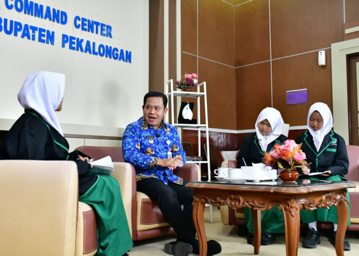 Plt Bupati Pekalongan Sukirman Dorong Media Pelajar Jadi Penggerak Literasi dan Kreativitas Santri