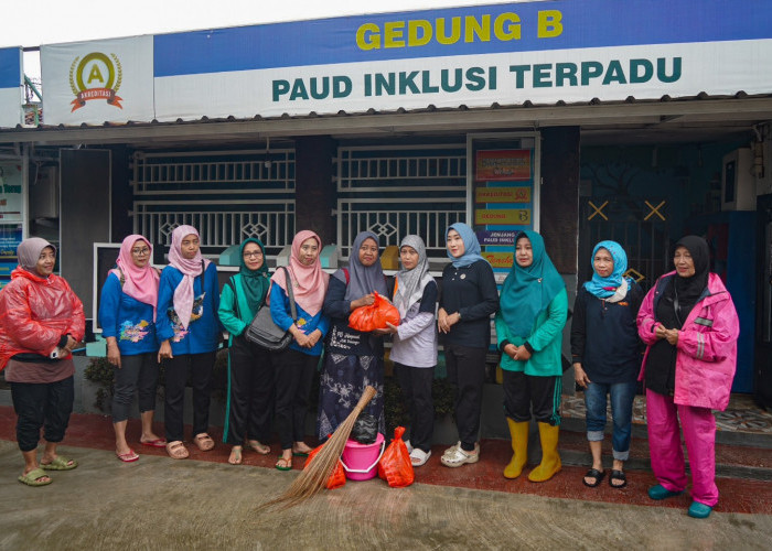 Wujud Kepedulian, Bunda PAUD Inggit Soraya dan HIMPAUDI Salurkan Bantuan untuk PAUD Terdampak Banjir