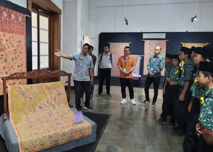 Kenalkan Budaya Batik, WOM Finance Ajak Pelajar Berwisata Edukasi ke Museum Batik Pekalongan