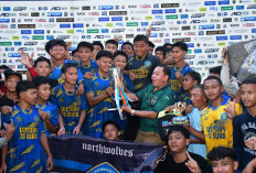 Plt. Bupati Pekalongan Sukirman Serahkan Piala Juara Sinangohprendeng Cup 2026
