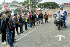 Awas! Salah Teknik Naik Turun Motor Bisa Bikin Celaka, Ini Tips Aman dari Astra Motor Jateng