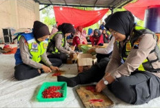 Relawan Dapur Umum Dinsos Siapkan 1.500 Porsi Makanan untuk Pengungsi, Bekerja Sejak Subuh Hingga Malam