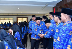 Plt Bupati Pekalongan Sukirman Tekankan Loyalitas ASN Saat Penyerahan SK PNS