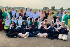 Mahasiswa KKN UNIKAL Edukasi Ibu-Ibu Fatayat Muslimat Desa Banjarejo Kelola Sampah Plastik Melalui Ecobrick