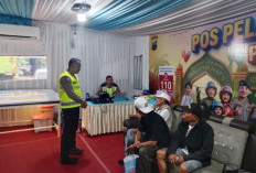 17 Pemudik Asal Tegal Terlantar di Tol Pekalongan, Polisi Turunkan Bus Khusus 